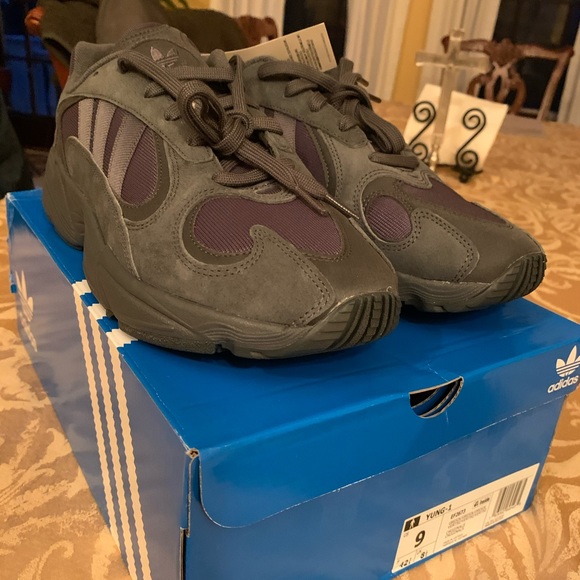 adidas yung 1 size 9